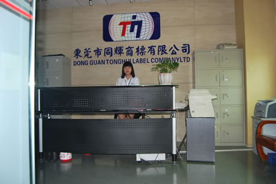 服裝吊牌供應(yīng)商為你講解服裝吊牌制作、印刷流程。